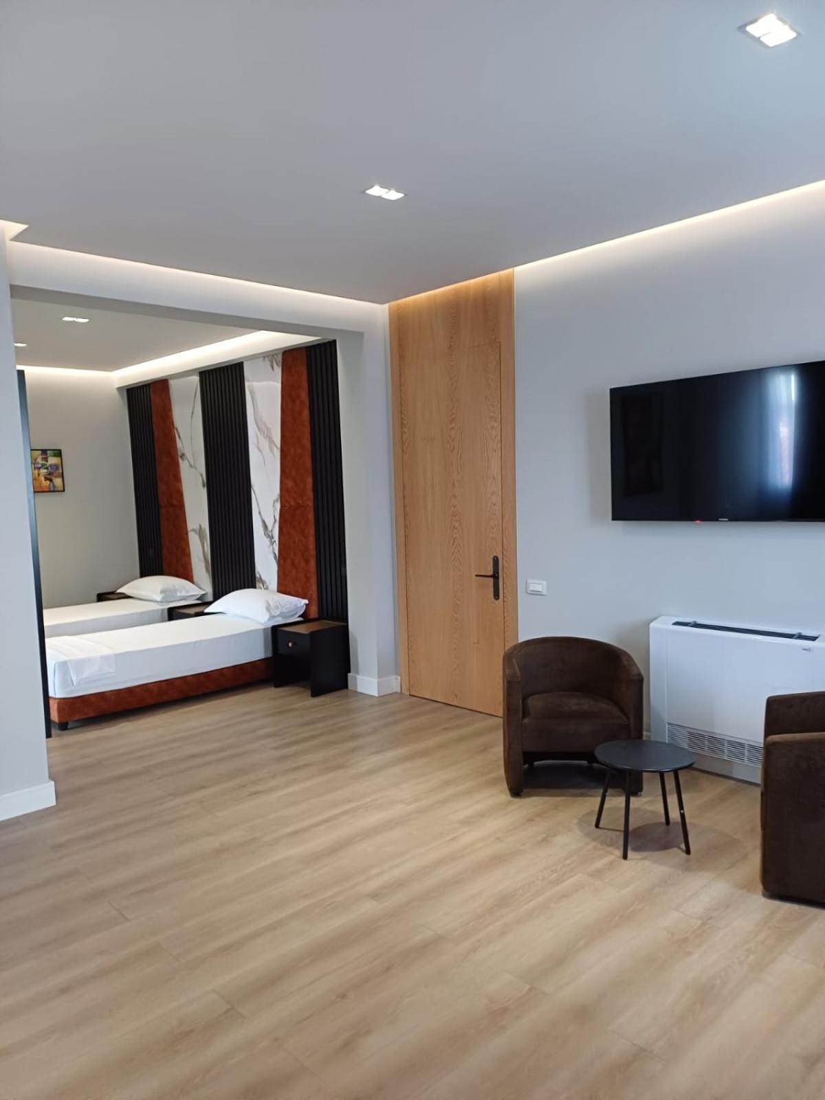 Oxygen Boutique Hotel Tirana Esterno foto