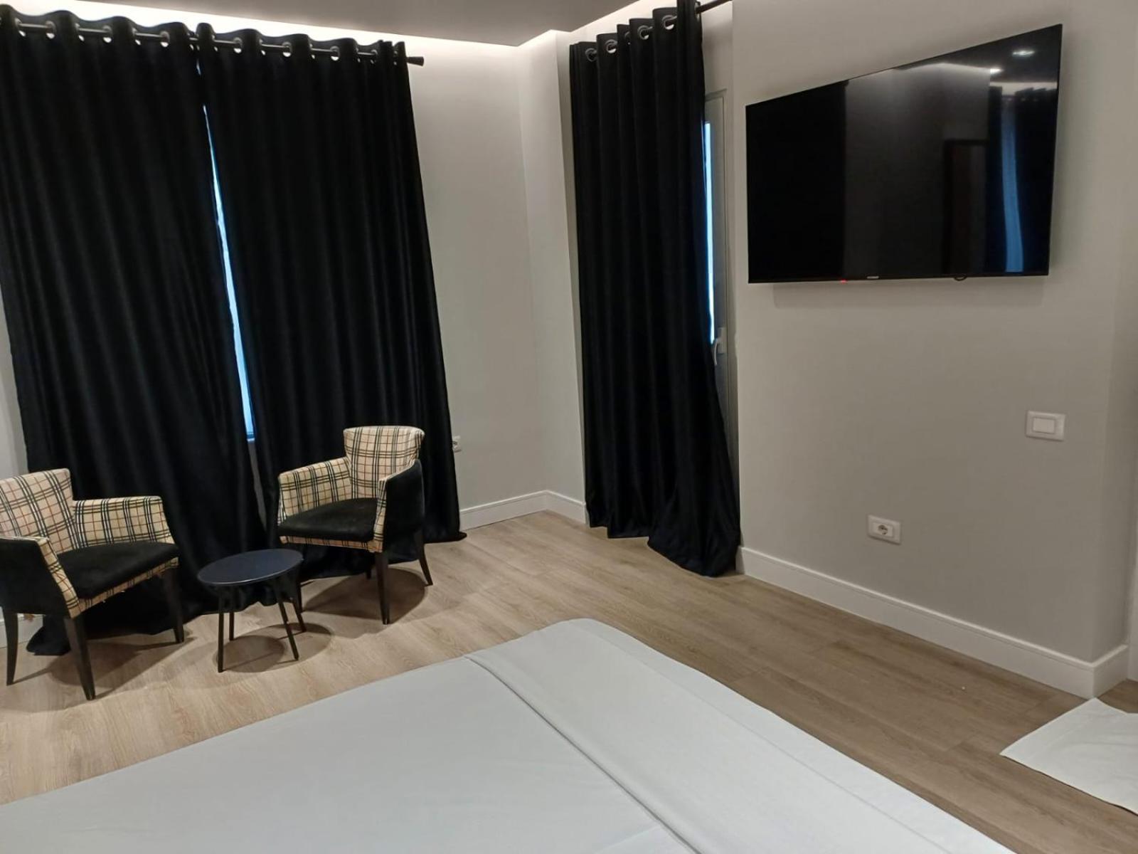 Oxygen Boutique Hotel Tirana Esterno foto