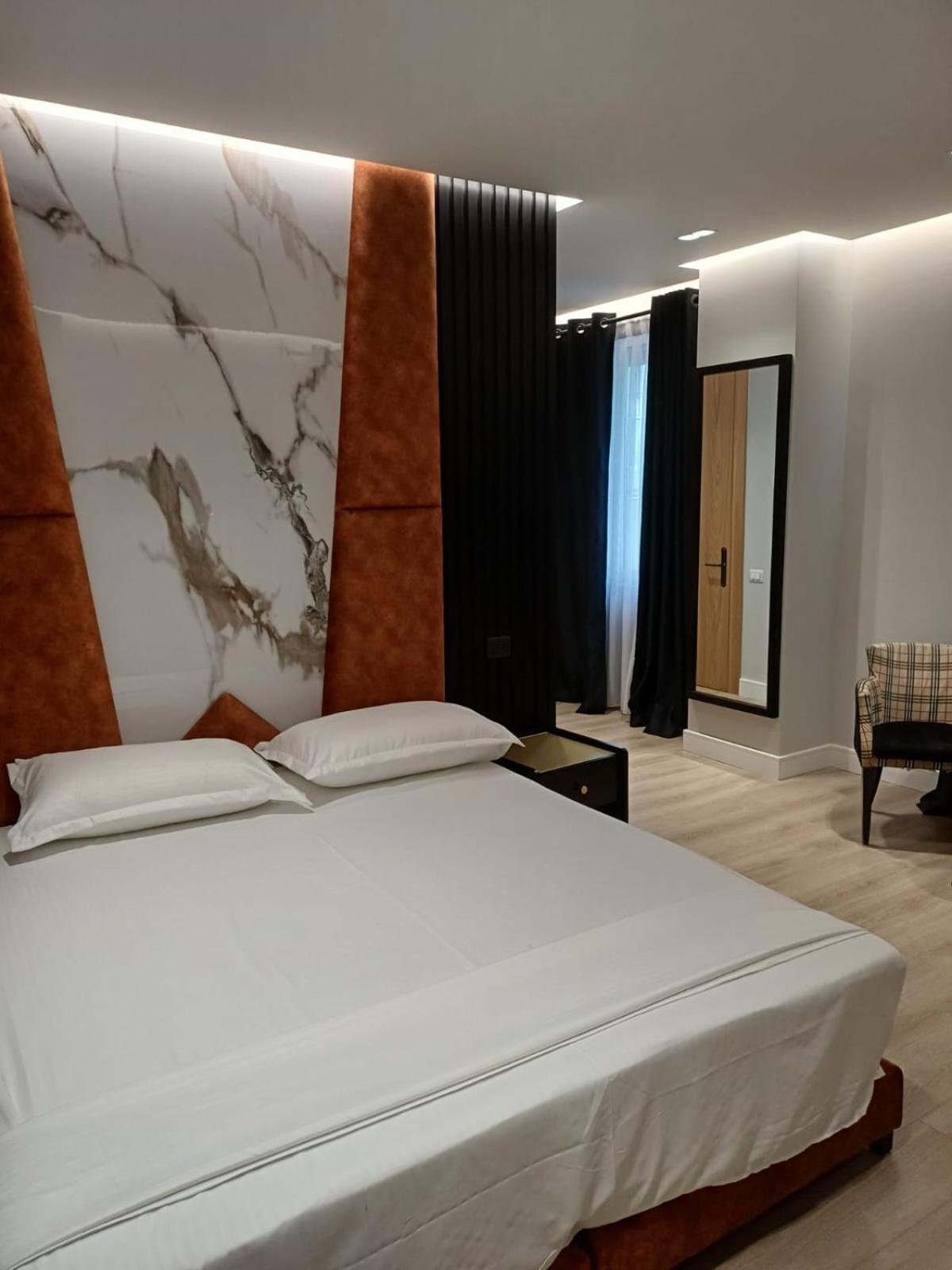 Oxygen Boutique Hotel Tirana Esterno foto
